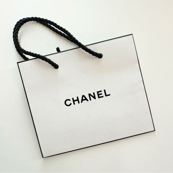 CHANEL Mini Gift Bag - Picture 1 of 3